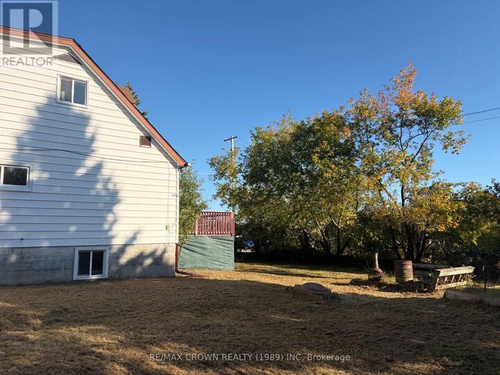 Property Photo: 1327 Leroux Avenue ON P0K 1G0
