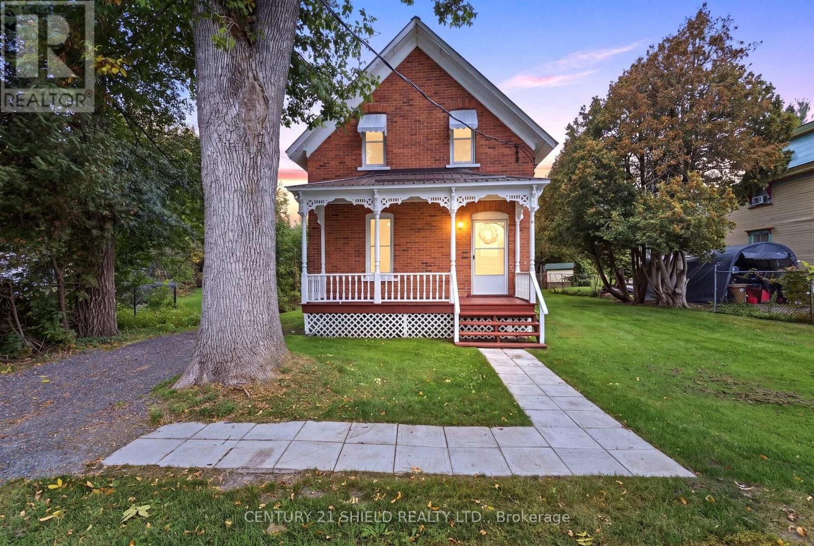 Property Photo: 13 Oak Street ON K0C 1N0