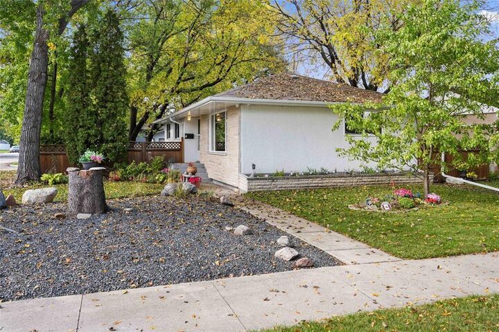 Photo de la propriété: 859 Beaverbrook Street MB R3N 1N8