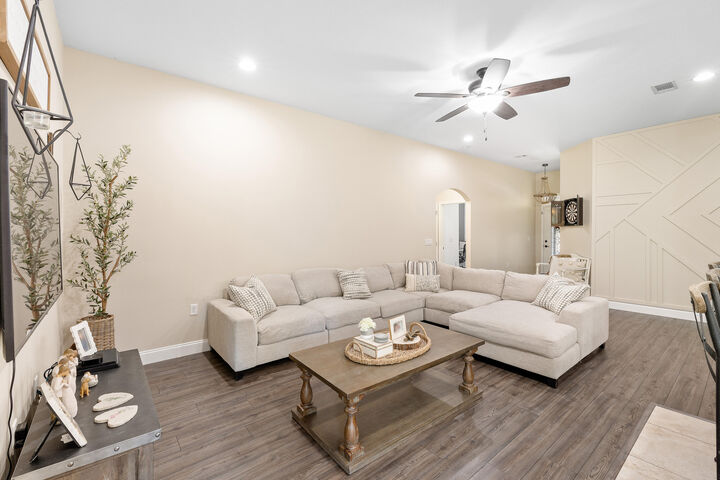Property Photo:  621 Ivy Avenue  FL 32578 