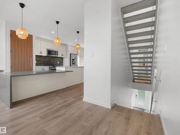 Property Photo:  1704 Keene Crescent SW  AB T6W 3W3 