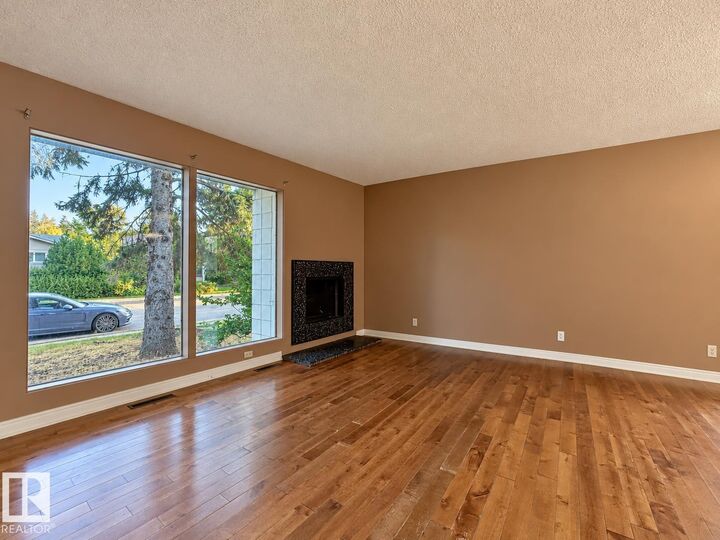 Property Photo: 12204 40 Avenue NW AB T6J 0S5