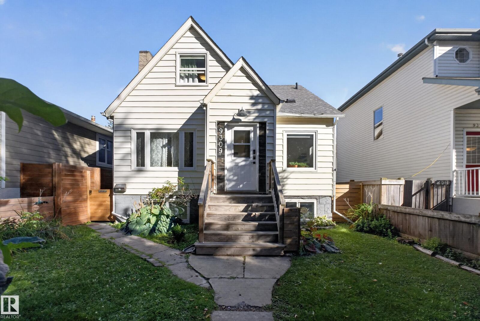 Property Photo:  9309 95 Street NW  AB T6C 3X1 