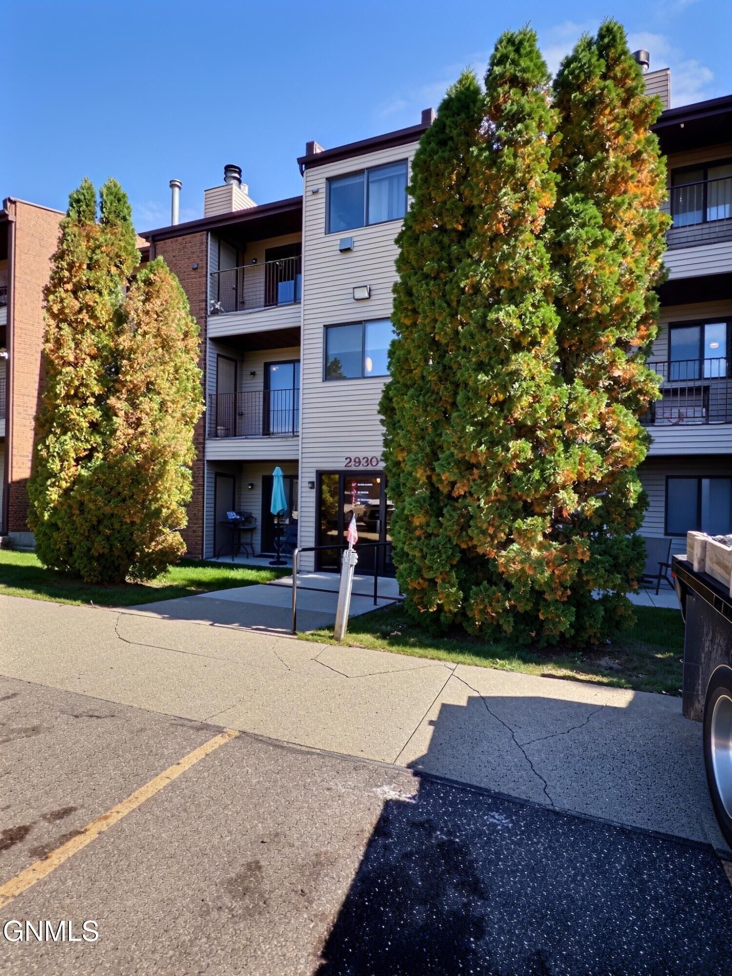 Property Photo:  2930 Ontario Lane 5  ND 58503 