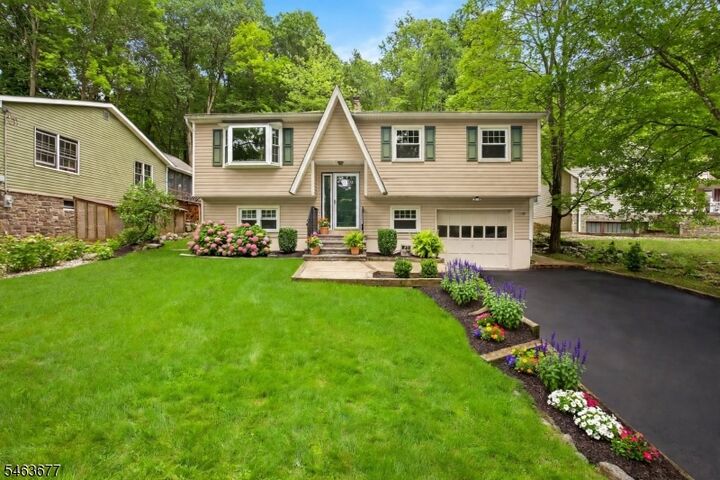 Property Photo:  89 Tomahawk Trl  NJ 07871 