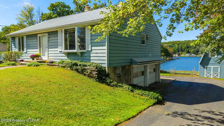 Property Photo:  46 Lakeview Drive  PA 18656 