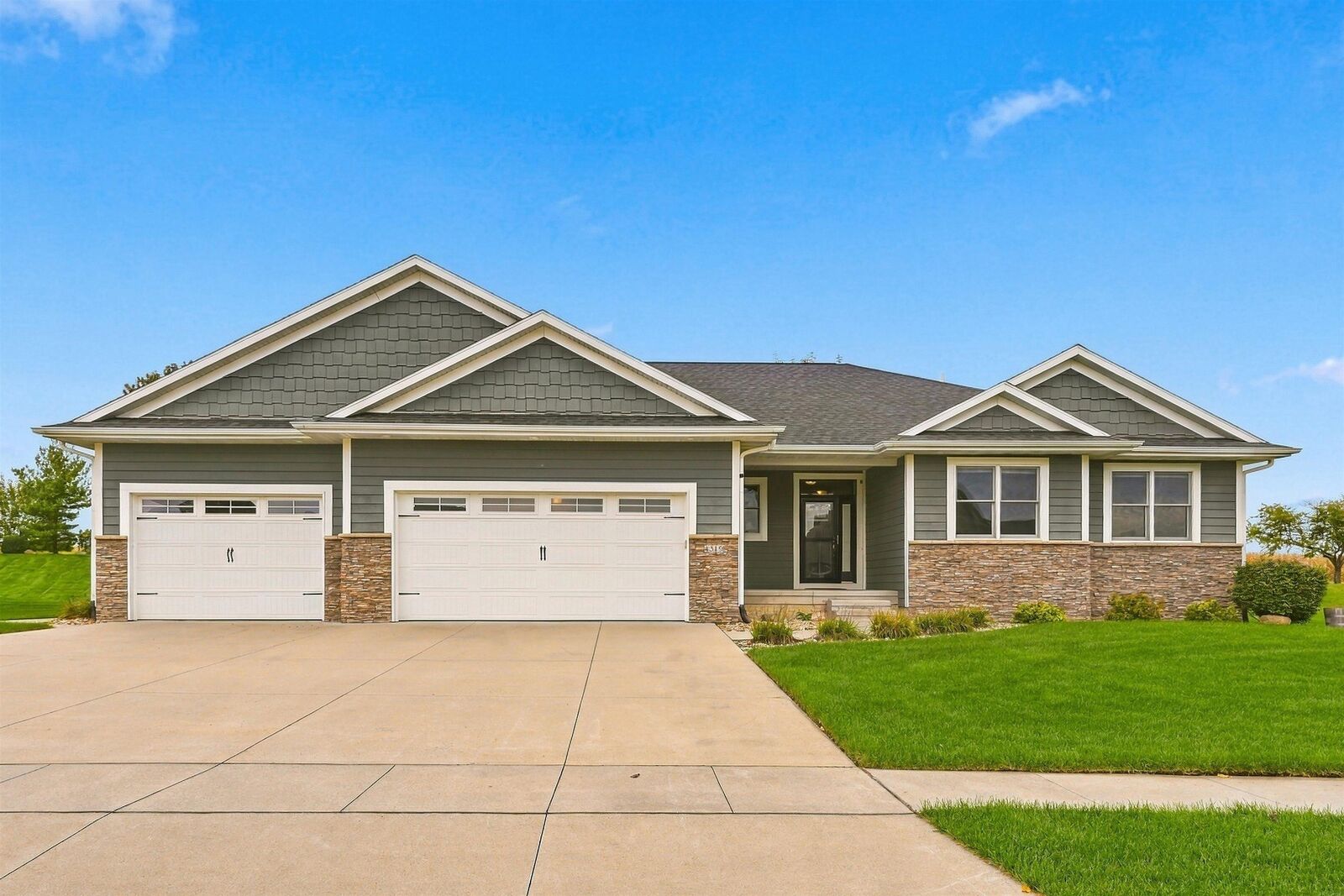 Property Photo: 4319 Wynnewood Drive IA 50613
