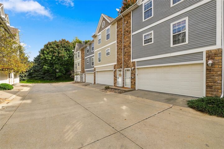 Property Photo: 1139 Redstone Lane IA 50327