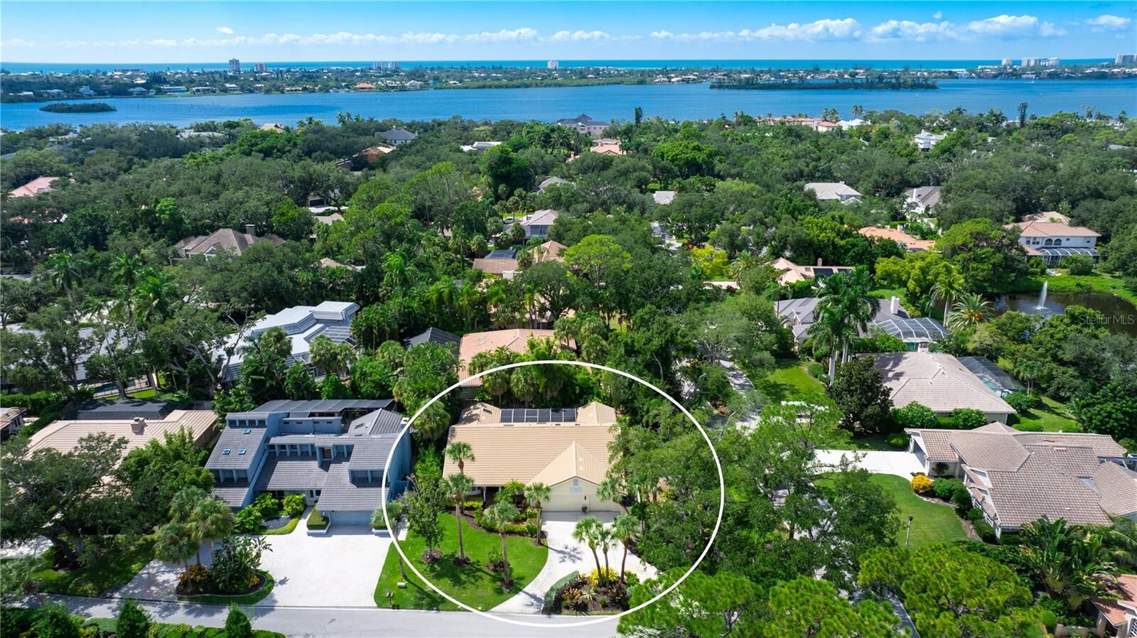 Property Photo:  4887 Peregrine Point Circle E  FL 34231 