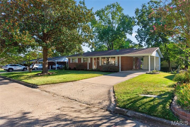Property Photo:  1534 N Henderson Street  MO 63701 