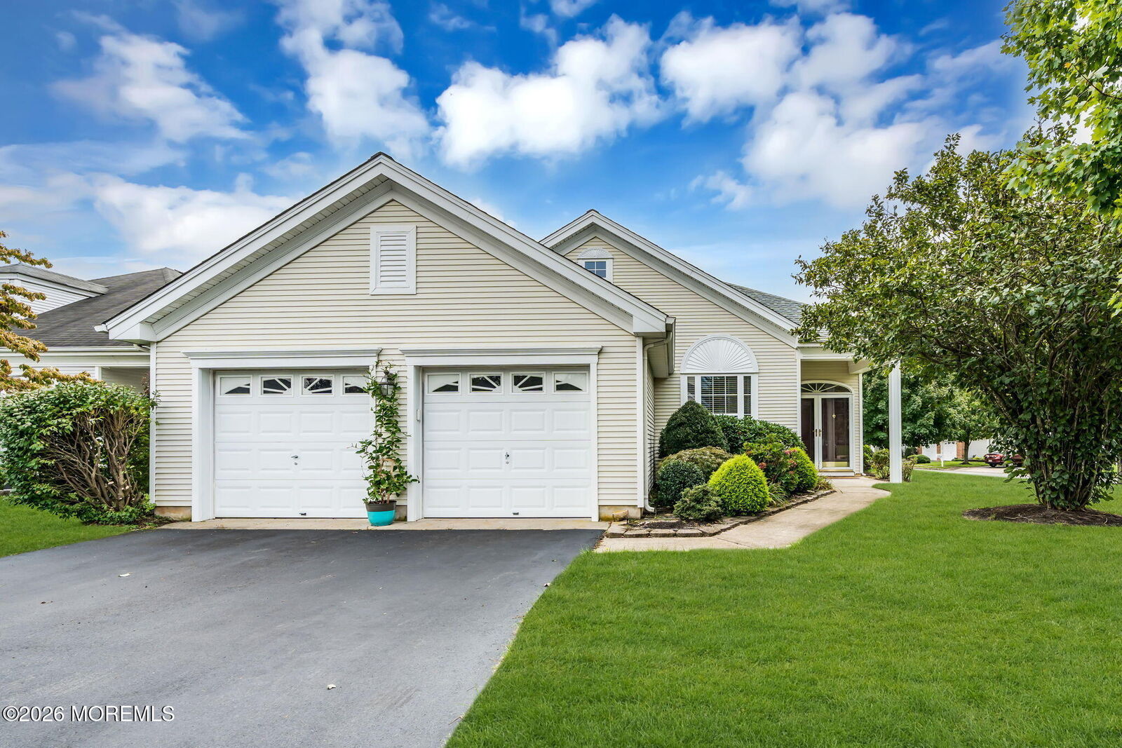 Property Photo:  2 Summerlawn Drive  NJ 08701 