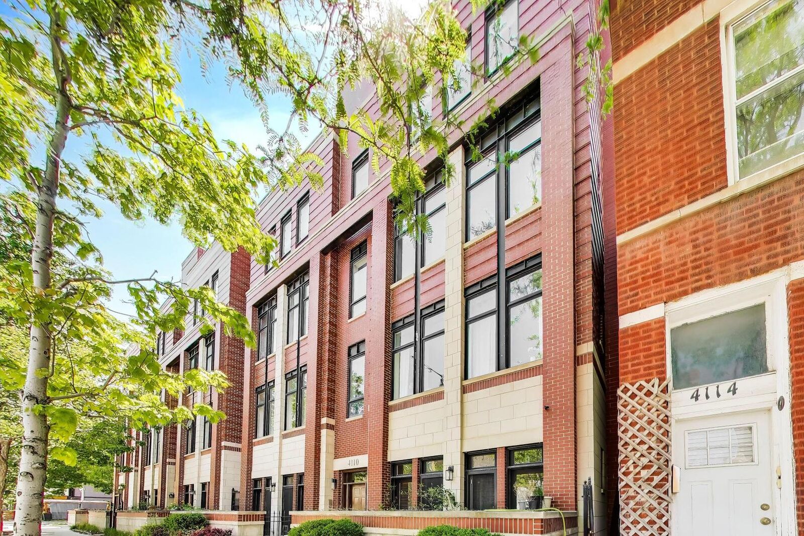 Property Photo:  4110 N Western Avenue 4N  IL 60618 