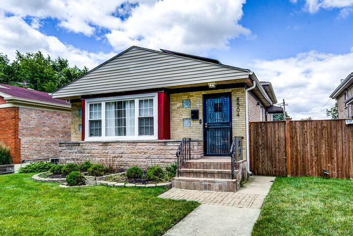 Property Photo:  8504 S Calumet Avenue  IL 60619 