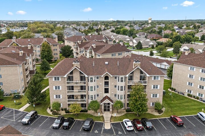 Property Photo: 7747 Bristol Park Drive 1se IL 60477