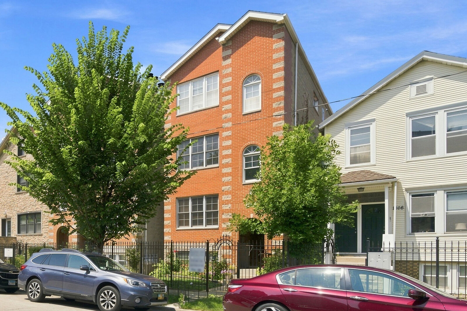 Property Photo: 1518 W Superior Street 2 IL 60622