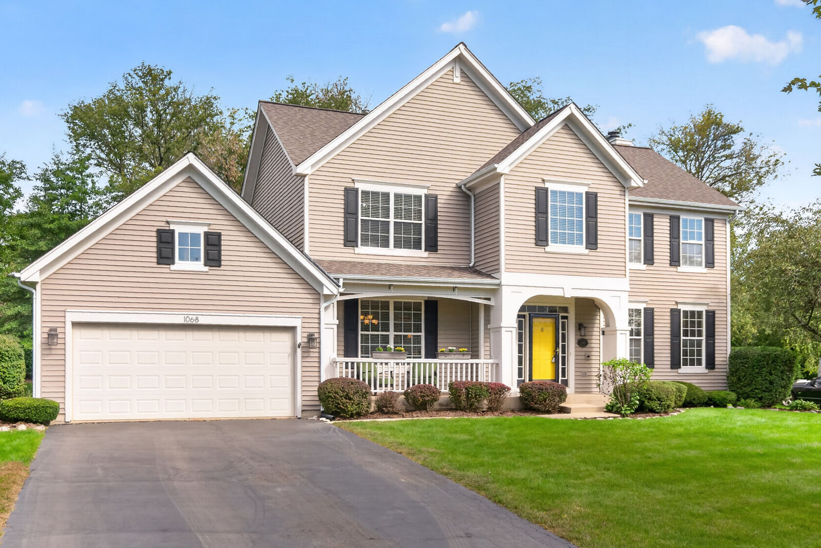 Property Photo:  1068 Fox Path  IL 60118 