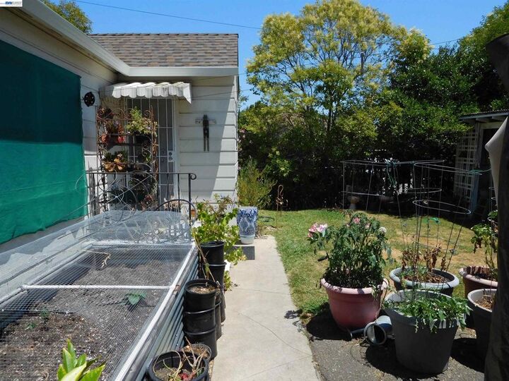 Property Photo:  3257 Somerset Ave  CA 94546 