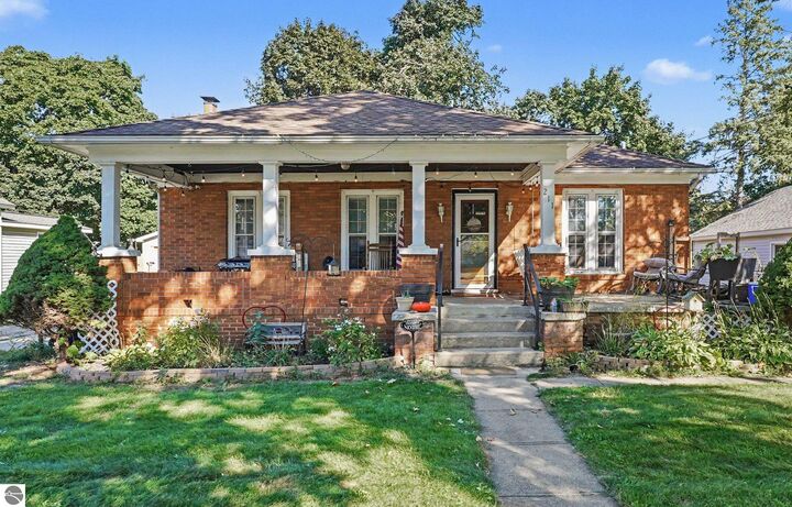 Property Photo:  211 E Sixth  MI 48617 