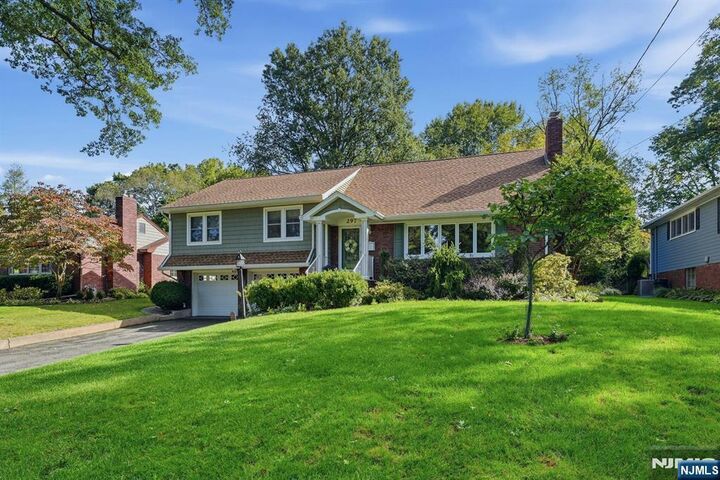 Property Photo:  297 Gramercy Place  NJ 07452 