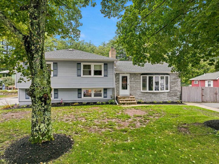 Property Photo:  1 Scotland Avenue  NH 03079 
