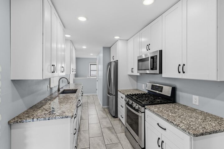 Property Photo:  5201 Pennsylvania Avenue N  MN 55428 