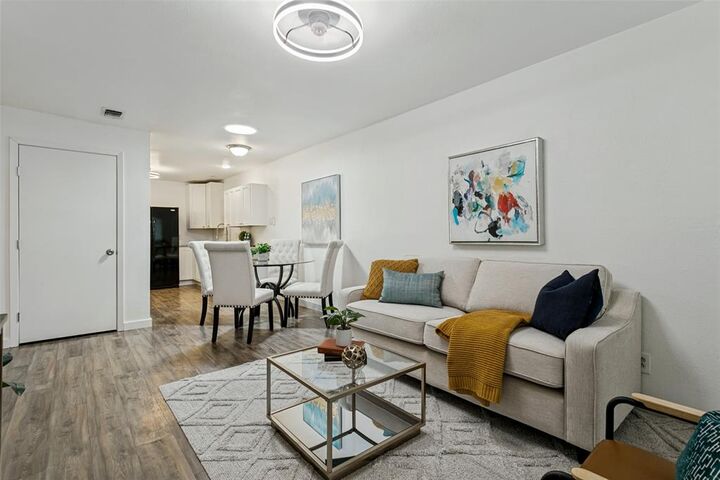 Property Photo:  403 E Franklin Street A  TX 76051 
