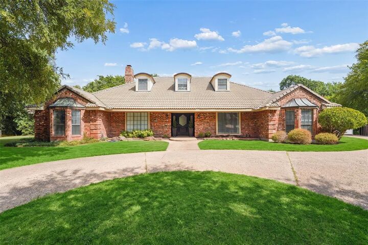 Property Photo:  803 Green Tree Court  TX 75137 