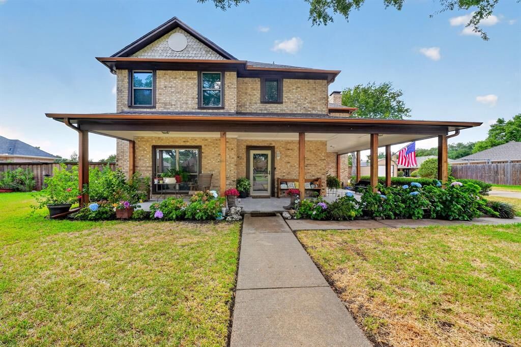Property Photo:  2104 Lajolla Drive  TX 75142 