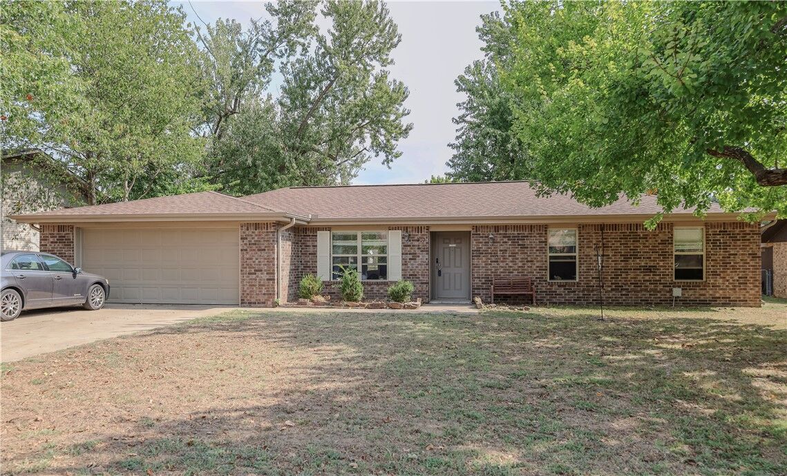 Property Photo:  707 Valley West Drive  AR 72756 