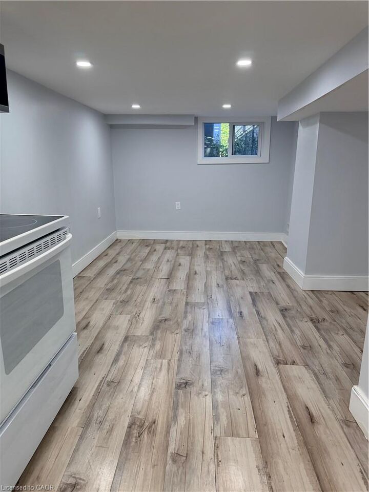 Property Photo:  411 Paling Avenue Lower  ON L8H 5K3 