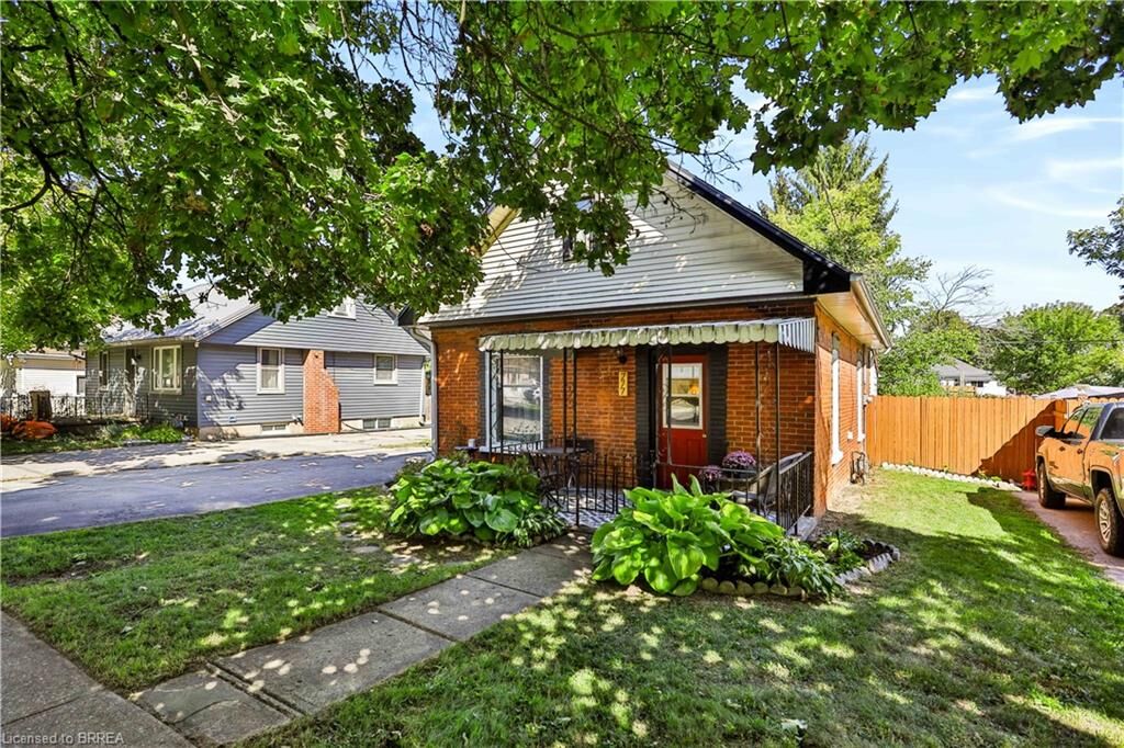 Property Photo:  277 Queen Street N  ON N3Y 3Y8 
