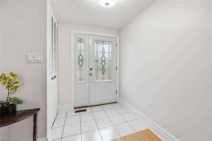 Property Photo:  2066 Brant Street 2  ON L7P 3A6 