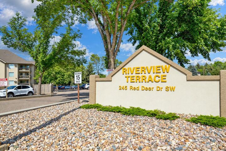 Property Photo:  245 Red Deer Drive SW 412  AB T1B 8P4 