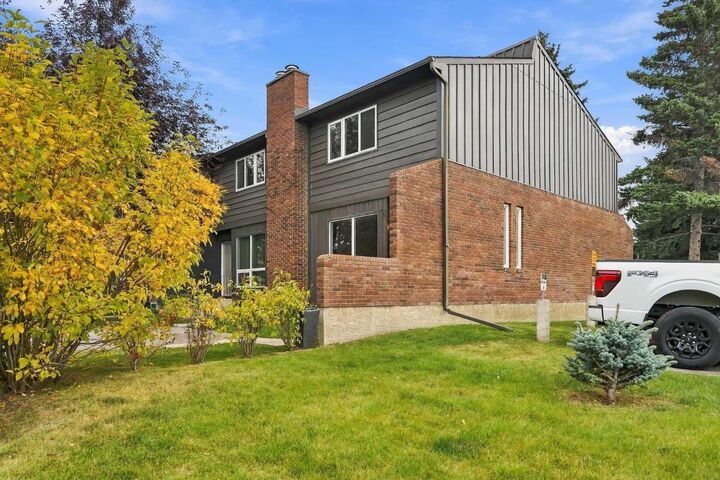 Property Photo:  9908 Bonaventure Drive SE 18  AB T2J 5E3 