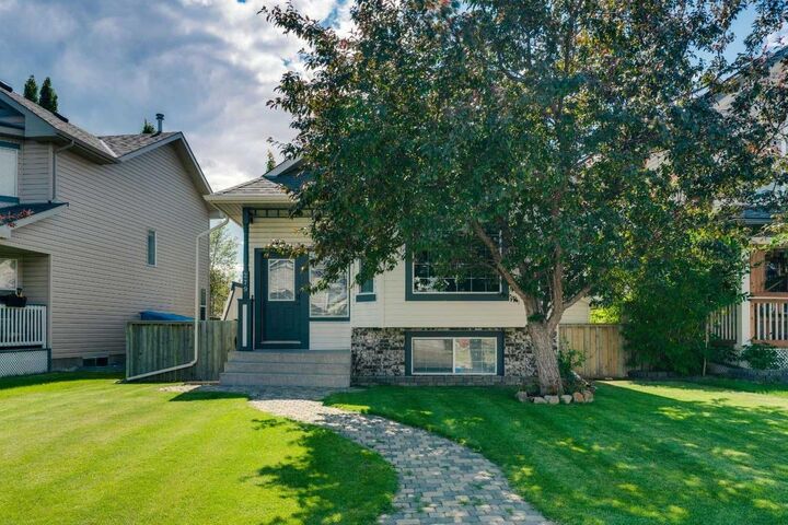 Property Photo:  279 Covehaven View NE  AB T3K 5S4 