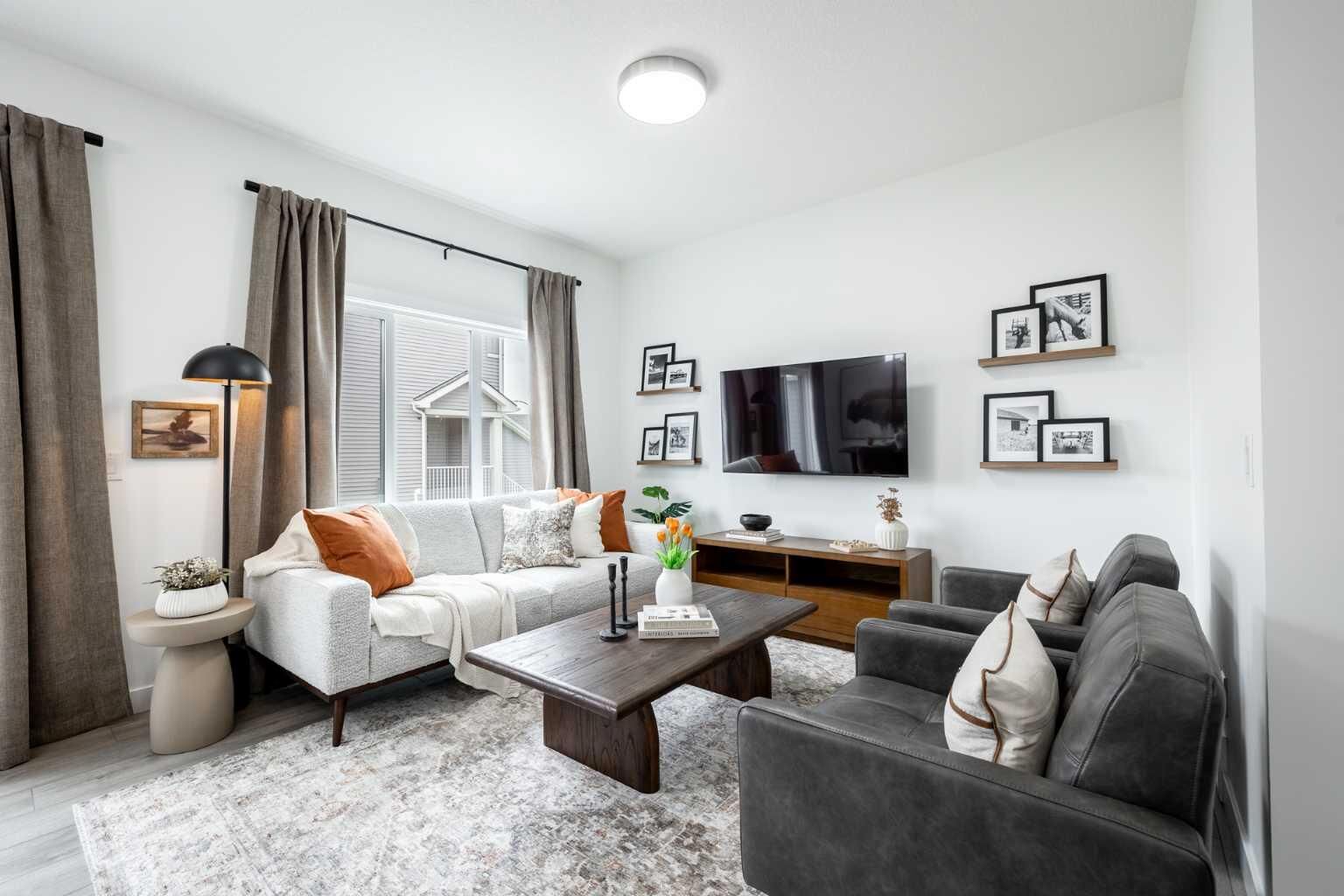 Property Photo:  304 Heritage Boulevard  AB T4C 3K6 