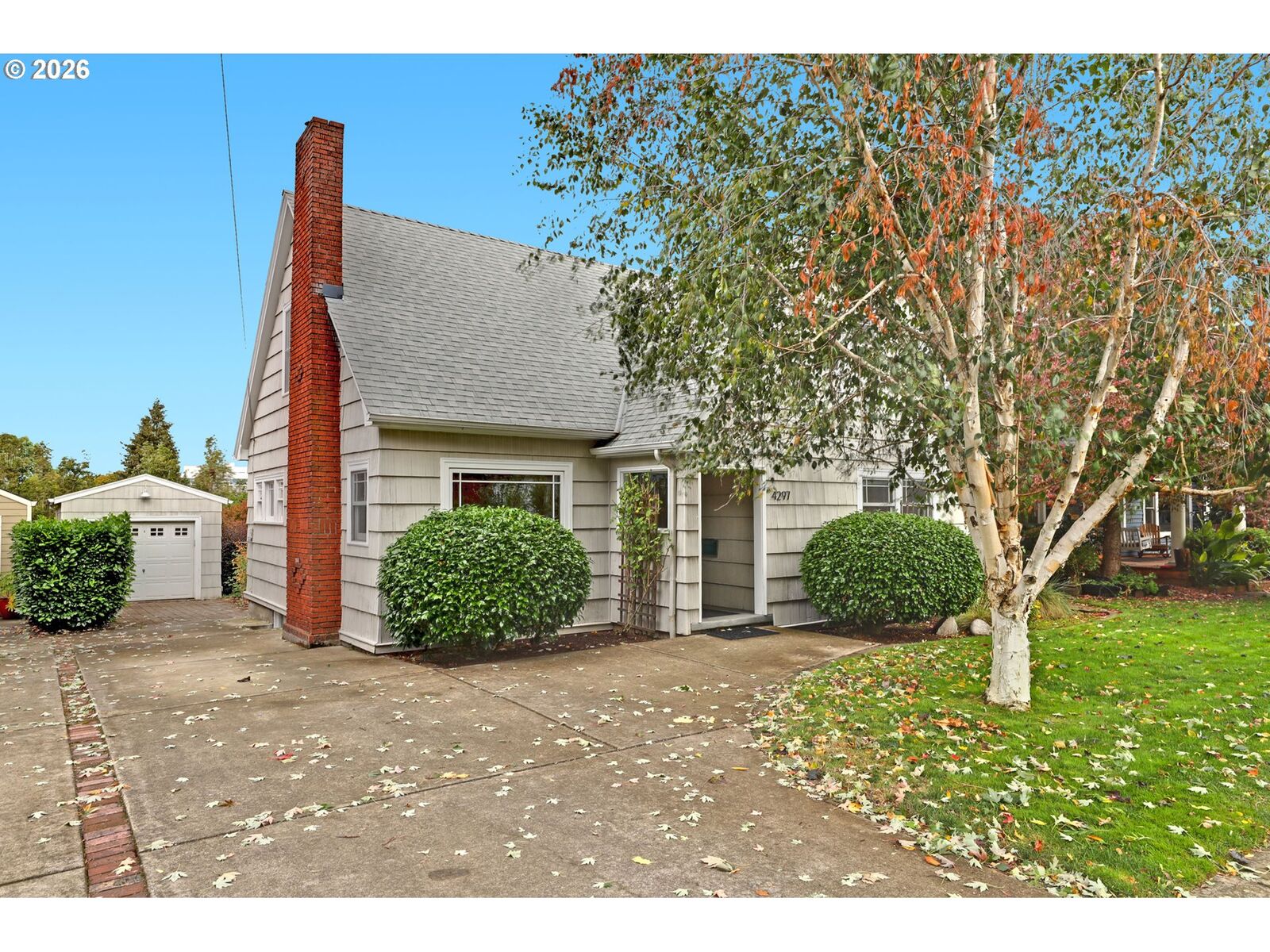 Property Photo: 4297 NE Laurelhurst Pl OR 97213