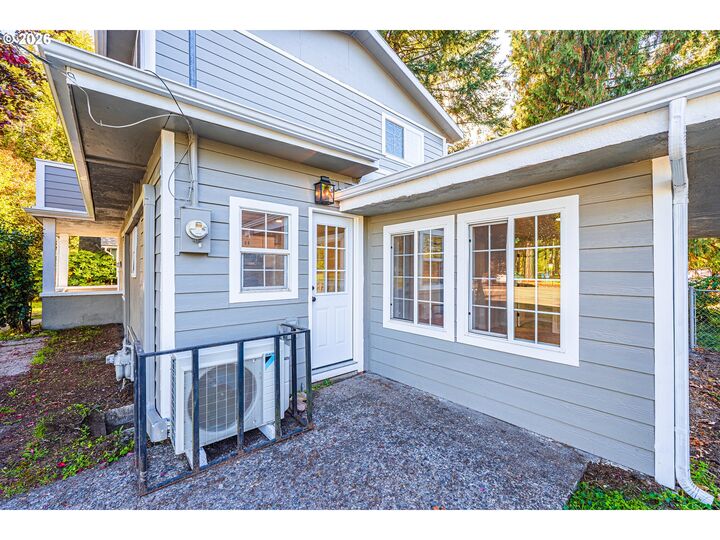 Property Photo:  816 14th Ave  OR 97386 