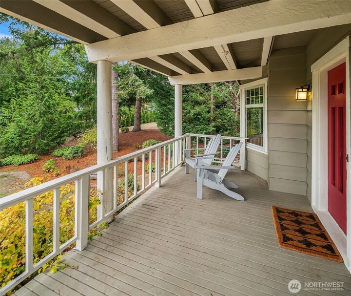 Property Photo:  603  Landmark Court NE  WA 98110 
