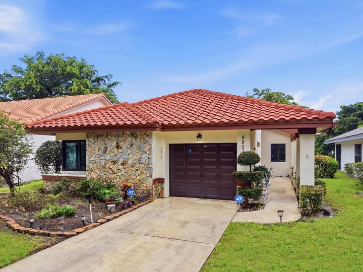 Property Photo: 4803 Boxwood Circle FL 33436