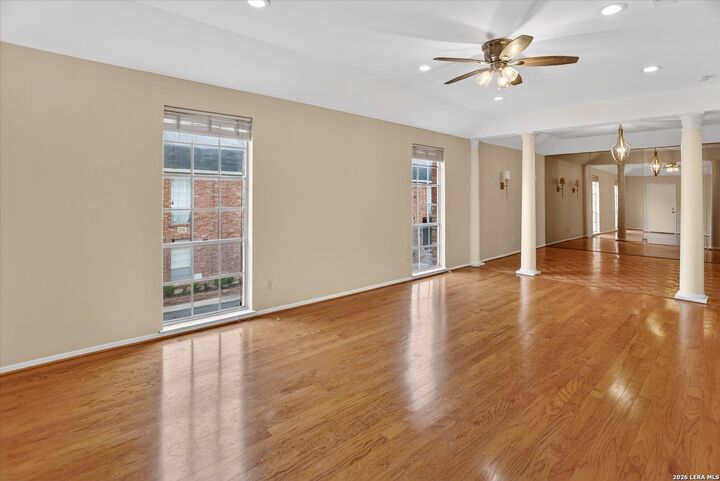Property Photo:  8033 N New Braunfels Ave # 400 E  TX 78209 