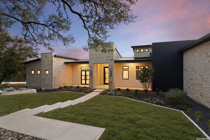 Property Photo:  2018 Paradise Pkwy  TX 78133 