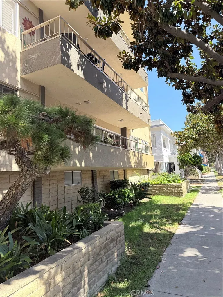 Property Photo:  100 Hermosa  CA 90802 