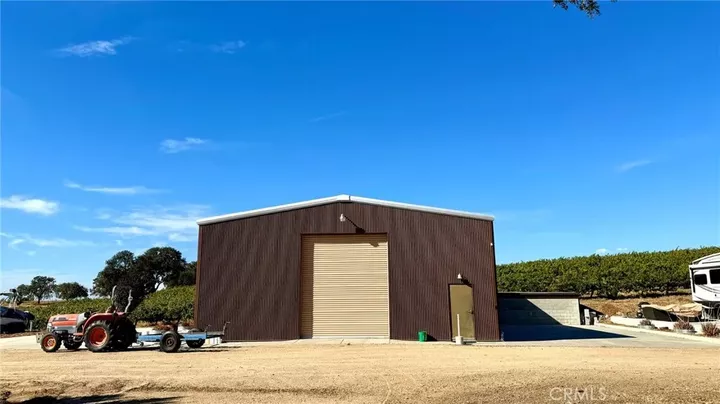Property Photo:  5820 Vista Del Paso  CA 93446 