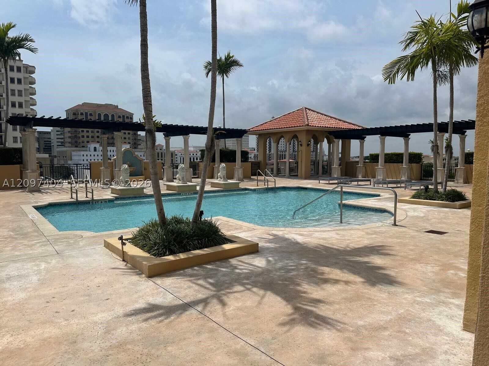 Property Photo: 1607 Ponce De Leon Blvd 8D FL 33134