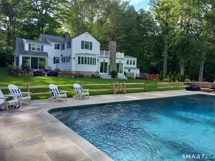 Property Photo:  211 Laurel Road  CT 06840 