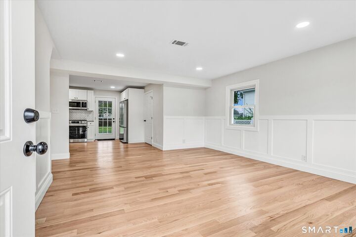 Property Photo:  29 Meetinghouse Lane  CT 06460 