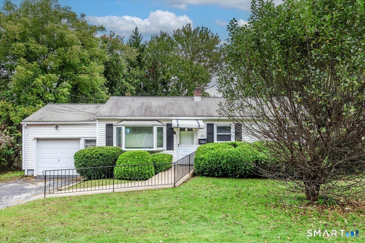 Property Photo:  25 Meadowbrook Road  CT 06811 