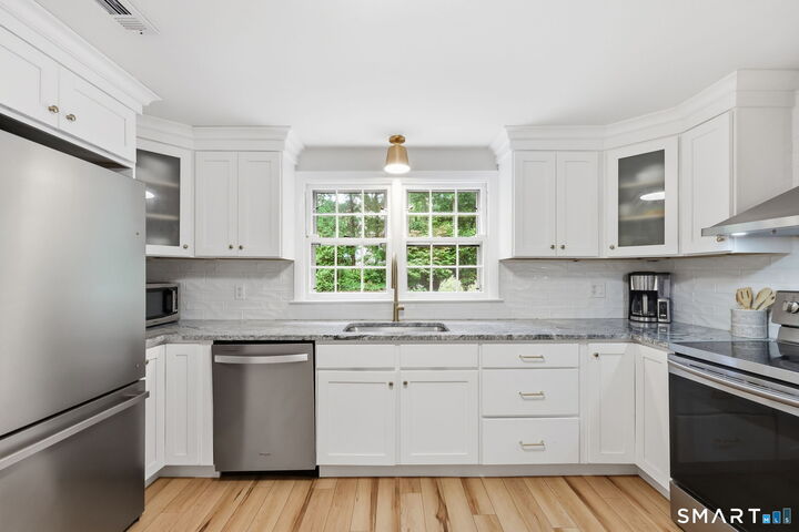Property Photo:  182 Vernon Street West  CT 06042 