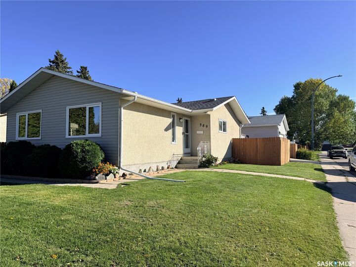 Property Photo:  389 Meighen Crescent  SK S7L 4W6 